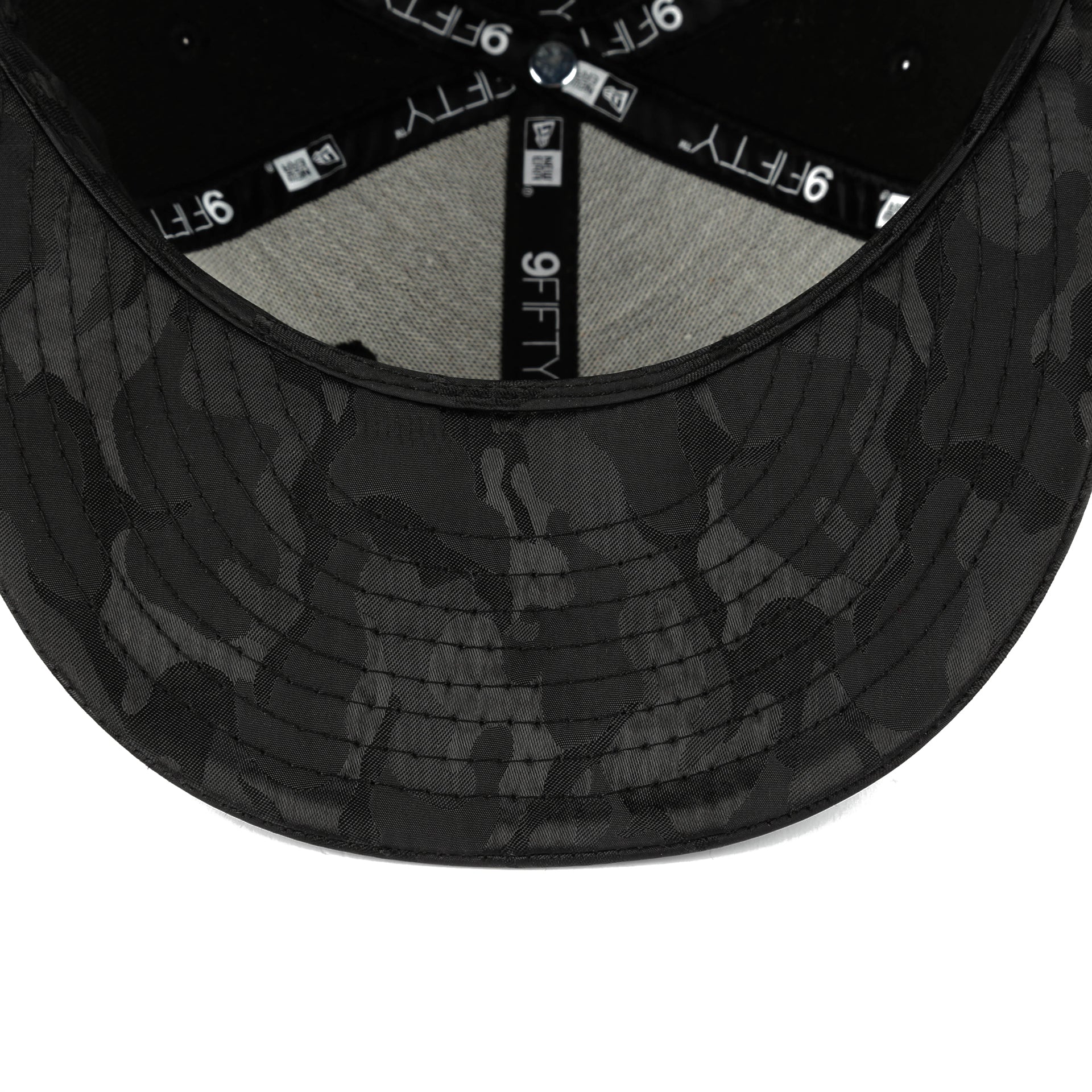 New Era Las Vegas Raiders 50th Anniversary Metallic Black Edition 9Fifty Snapback Cap New Era Las Vegas Raiders 50th Anniversary Metallic Black Edition 9Fifty Snapback Cap