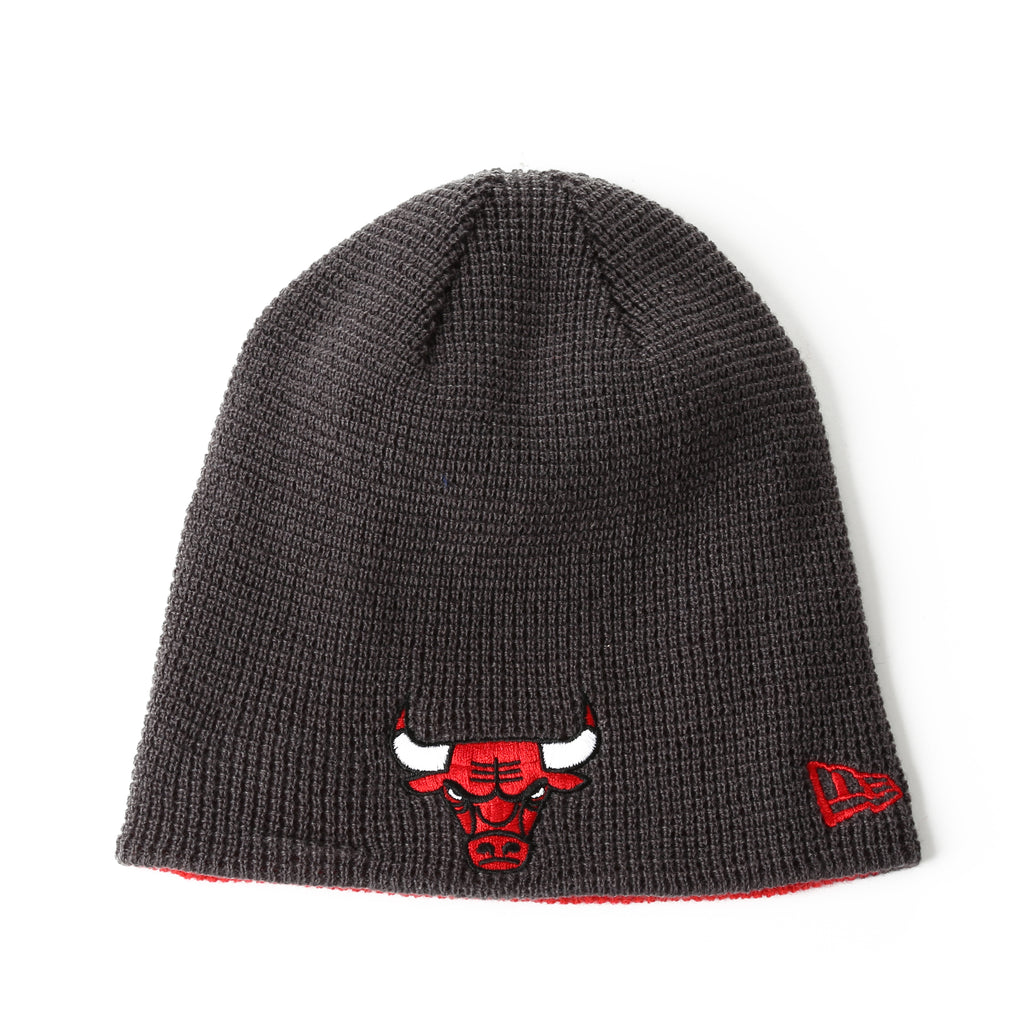 New Era Basic Team Beanie - Chicago Bulls/Charcoal/Red